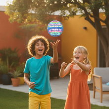 Cargar imagen en el visor de la galería, Chicos jugando con la Esfera Voladora Orbit Pro